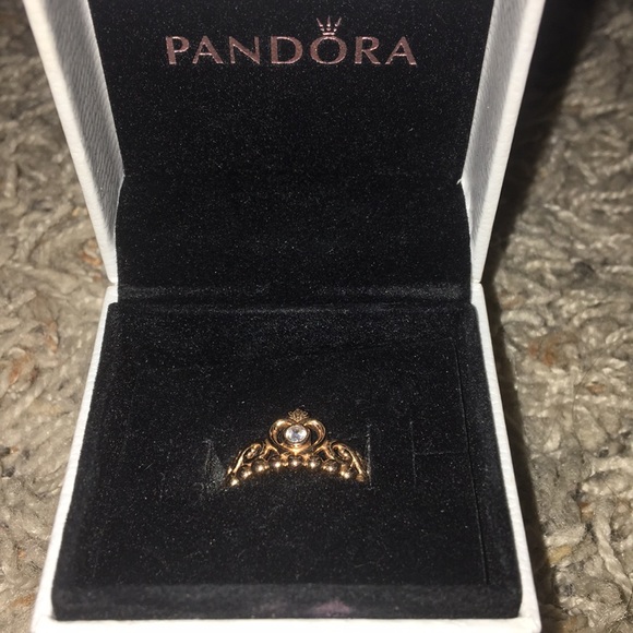 Size 6 - Picture 1 of 1